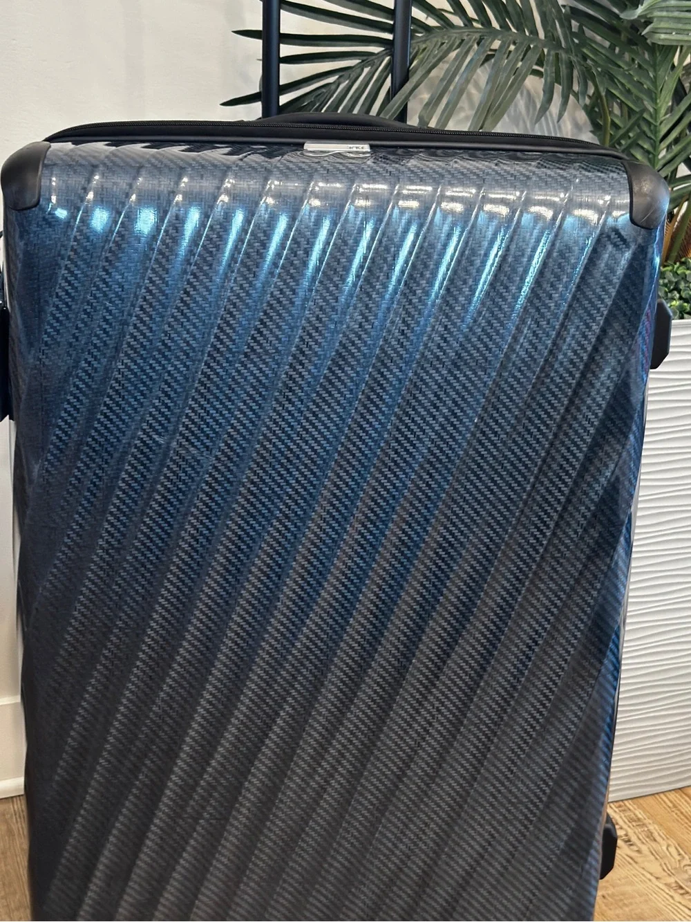 Tumi Large Expandable Checked Glossy Navy Hard-Shell Spinner Luggage suitcase